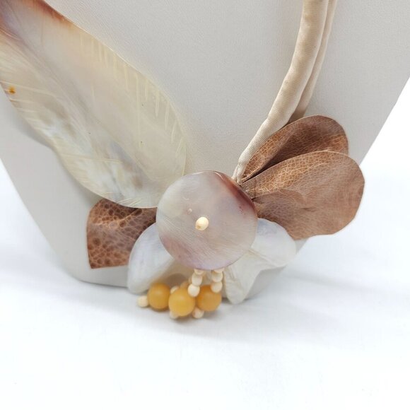 Handcrafted Natural Shell Necklace ClipOn Earrings Set Leaf Design Neutral Tones - Picture 5 of 9